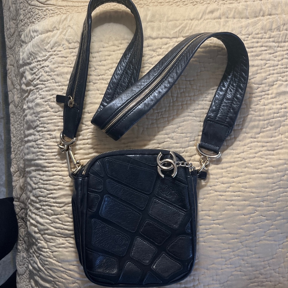 Authentic CHANEL Camera Bag Giraffe Pattern Purse - Picture 11 of 12